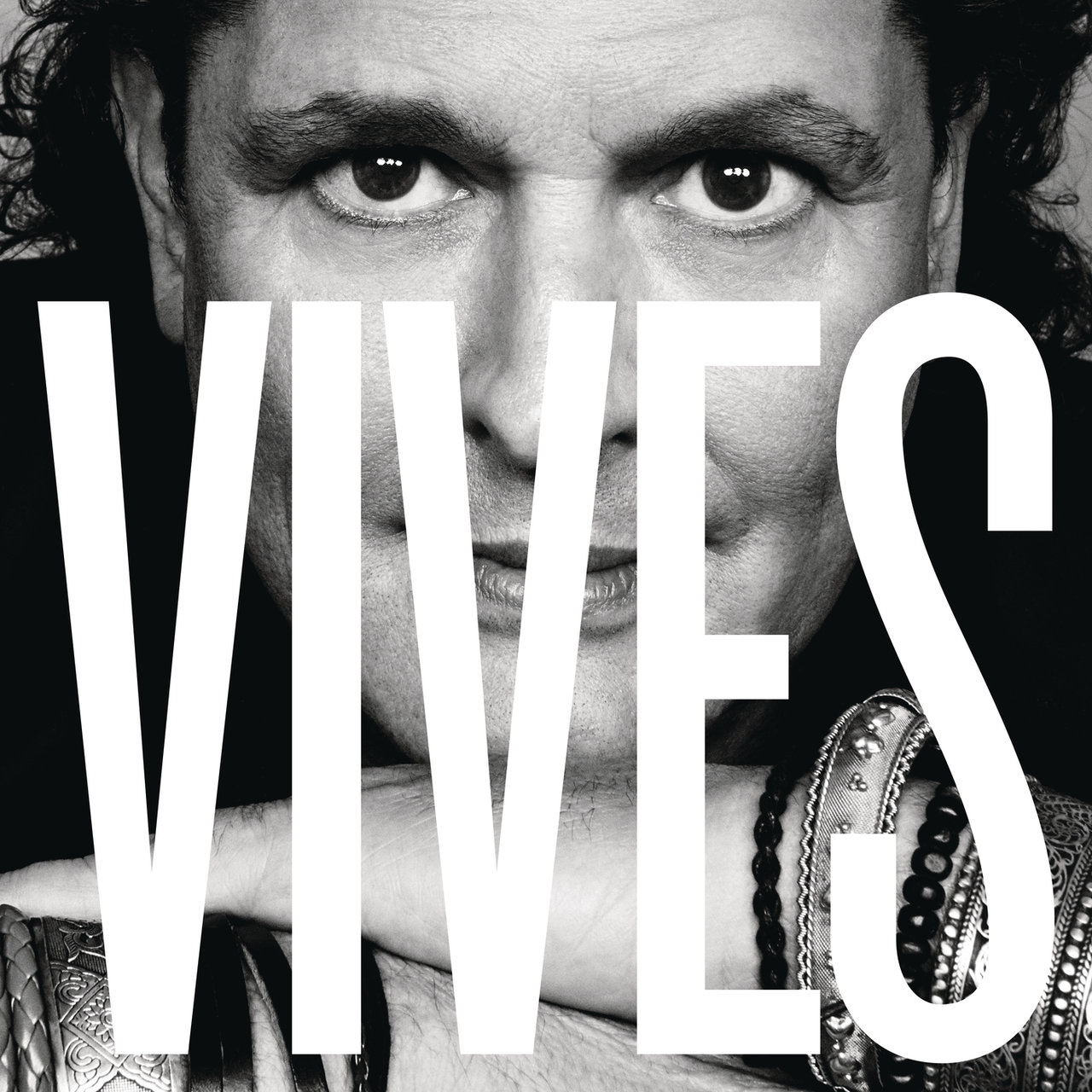 Carlos Vives — VIVES cover artwork