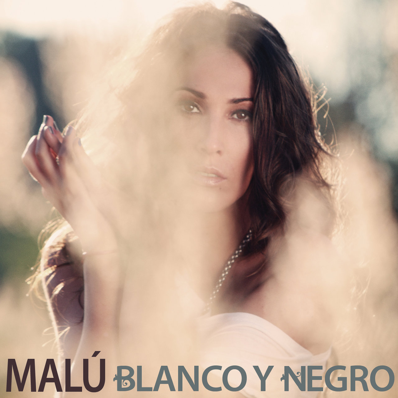 Malú — Blanco y Negro cover artwork