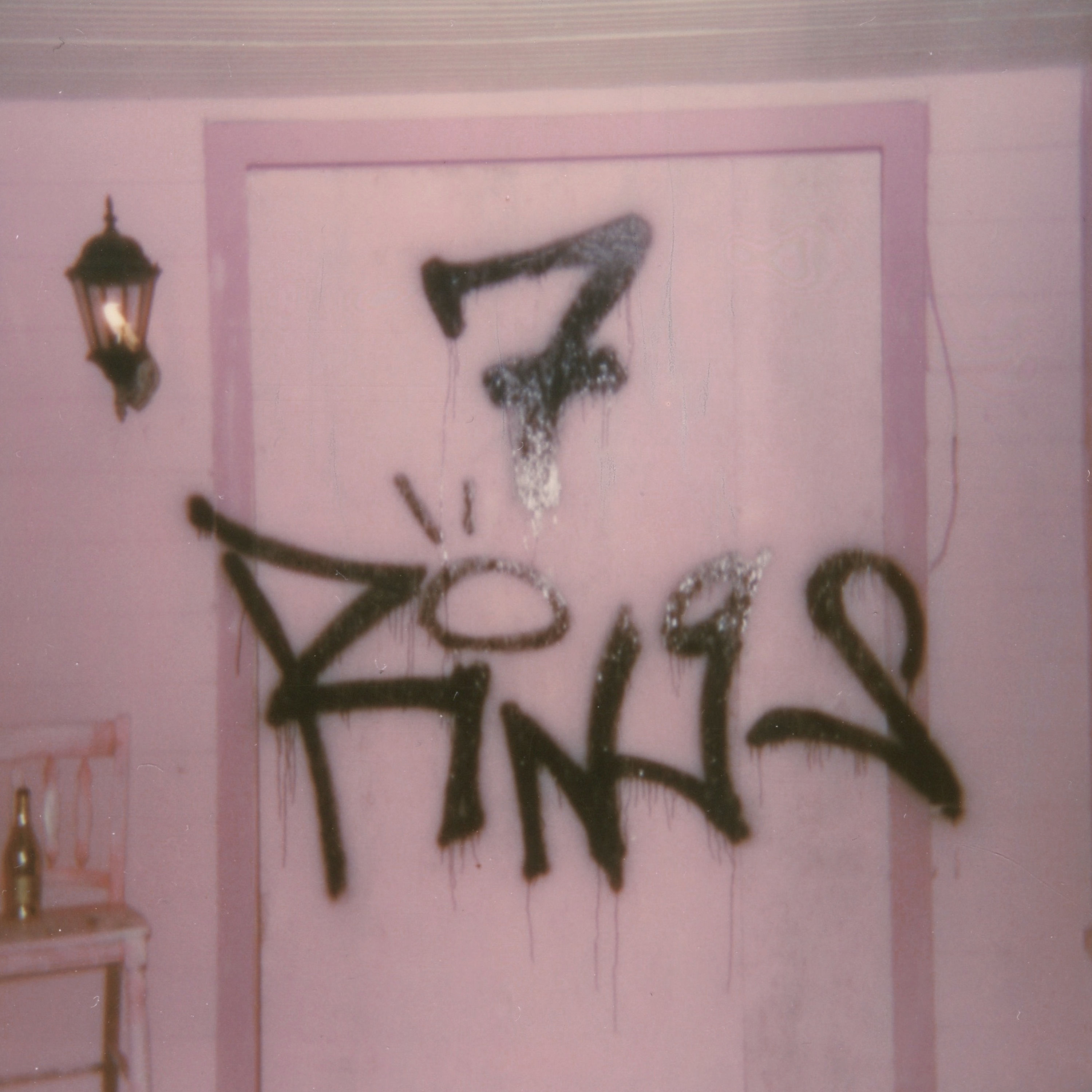 Ariana Grande — 7 rings cover artwork