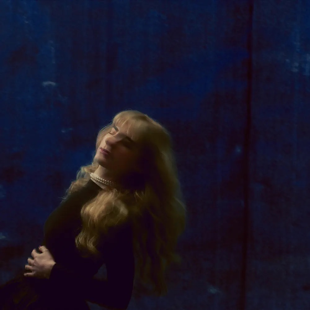 Mary Middlefield — Bite me cover artwork