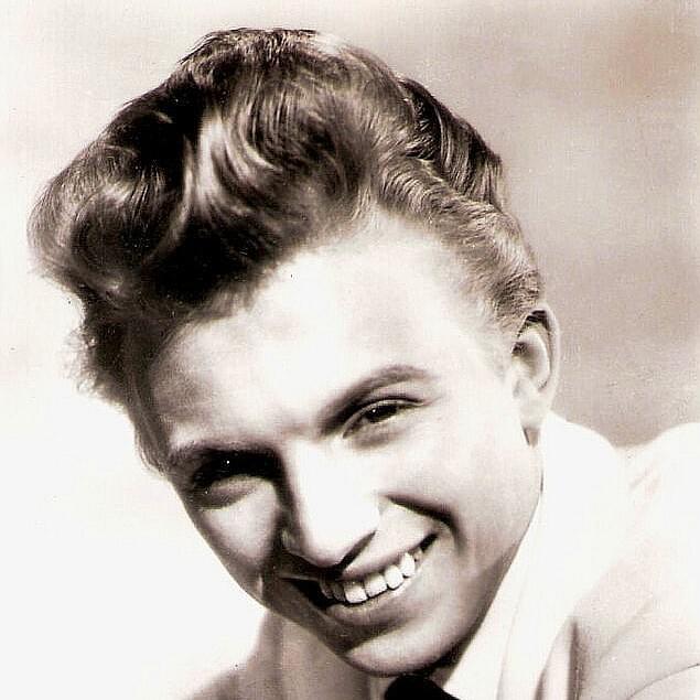 Tommy Steele — Must Be Santa cover artwork