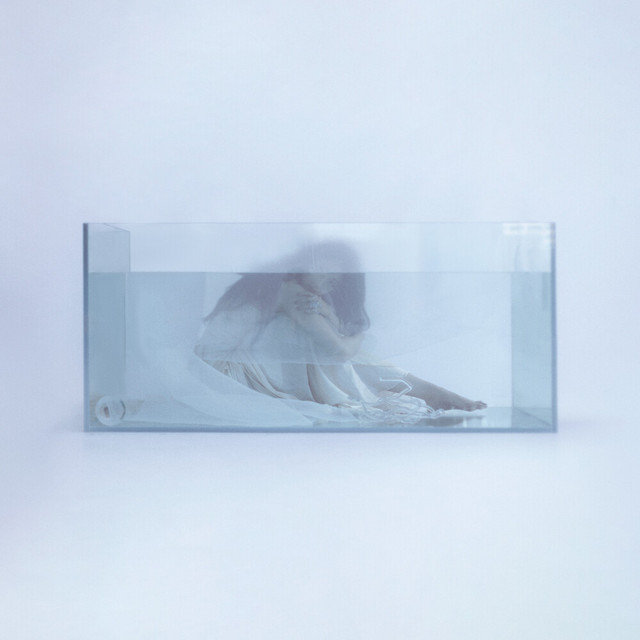 HUH YUNJIN — Jellyfish cover artwork