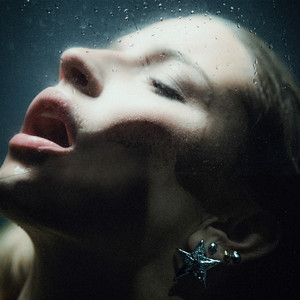 Julia Wieniawa U Mnie cover artwork
