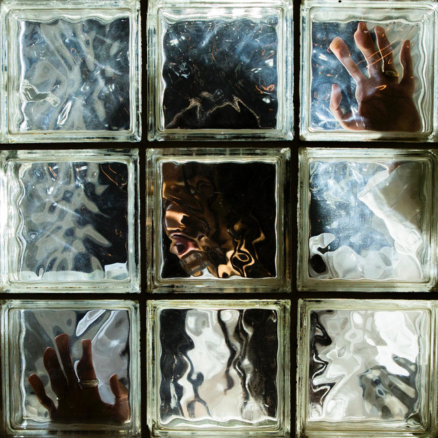 Jaïr Faria — Between the Glass cover artwork
