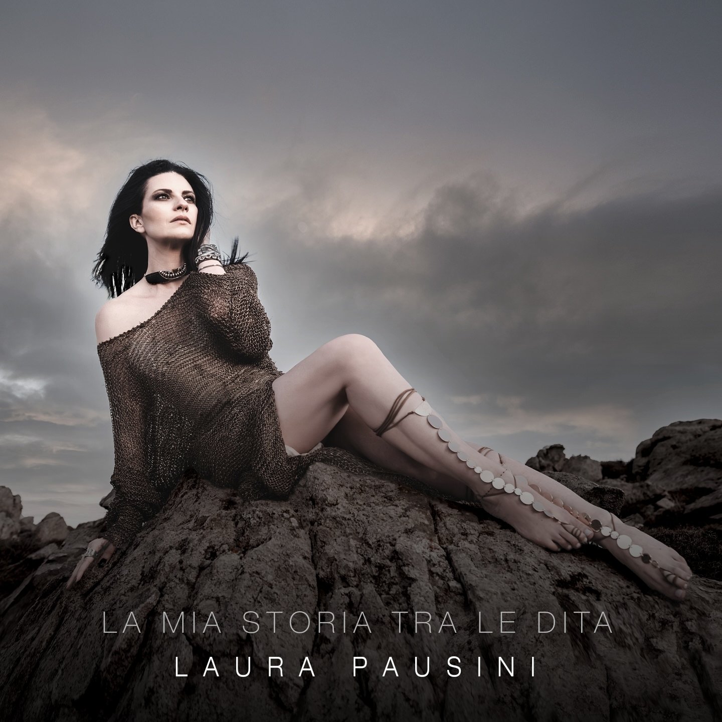 Laura Pausini featuring Ana Carolina & Ferrugem — QUEM DE NÓS DOIS cover artwork