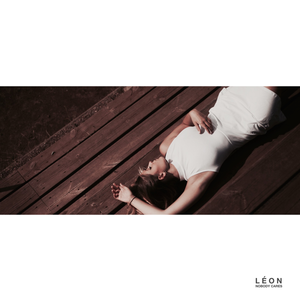 LÉON — Nobody Cares cover artwork